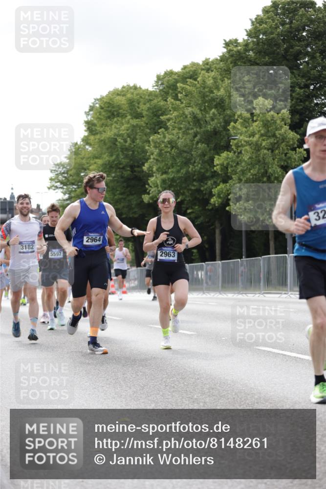 29.06.2025 - hella hamburg halbmarathon Jannik Wohlers http://msf.ph/oto/8148261 29.06.2025 10:12:03 Lombardsbrücke 1610, 1785, 1850, 2661, 2963, 2964, 3182, 3248, 3262, 3746, 4453, 4499, 4554, 5166, 5176, 5597, 5598, 6822, 6871, 6966, 7014, 9254, 9405, 10581, 10685, 11509, 14863, 14868, 15369, 16379, 16473, 18493 meine-sportfotos.de