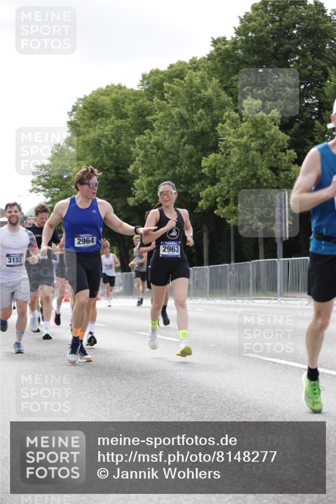 29.06.2025 - hella hamburg halbmarathon Jannik Wohlers http://msf.ph/oto/8148277 29.06.2025 10:12:03 Lombardsbrücke 1610, 1785, 1850, 2661, 2963, 2964, 3182, 3248, 3262, 3746, 4453, 4499, 4554, 5166, 5176, 5597, 5598, 6822, 6871, 6966, 7014, 9254, 9405, 10581, 10685, 11509, 14863, 14868, 15369, 16379, 16473, 18493 meine-sportfotos.de