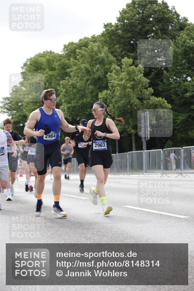 29.06.2025 - hella hamburg halbmarathon Jannik Wohlers http://msf.ph/oto/8148314 29.06.2025 10:12:04 Lombardsbrücke 1610, 1785, 1850, 2963, 2964, 3182, 3248, 3262, 3746, 4453, 4499, 4554, 5166, 5176, 5597, 5598, 6822, 6871, 6966, 7014, 8971, 9254, 9405, 10581, 10685, 13816, 14540, 14863, 14868, 15369, 16473, 18493 meine-sportfotos.de