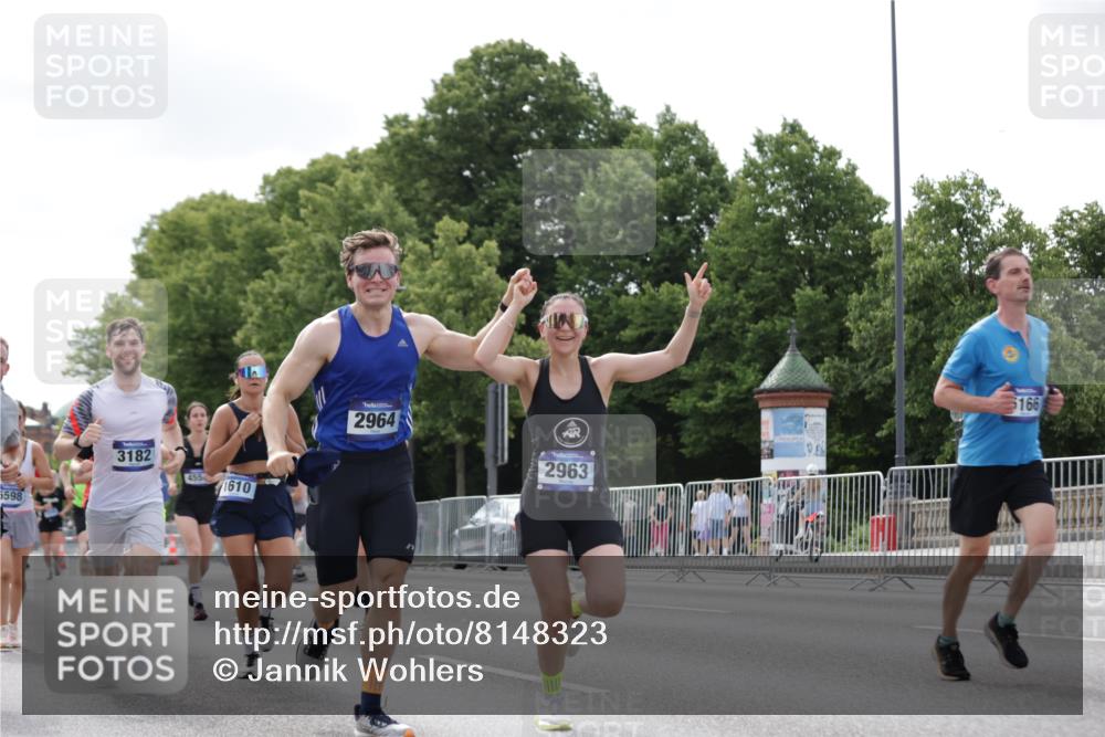 29.06.2025 - hella hamburg halbmarathon Jannik Wohlers http://msf.ph/oto/8148323 29.06.2025 10:12:04 Lombardsbrücke 1610, 1785, 1850, 2963, 2964, 3182, 3248, 3262, 3746, 4453, 4499, 4554, 5166, 5176, 5597, 5598, 6822, 6871, 6966, 7014, 8971, 9254, 9405, 10581, 10685, 13816, 14540, 14863, 14868, 15369, 16473, 18493 meine-sportfotos.de