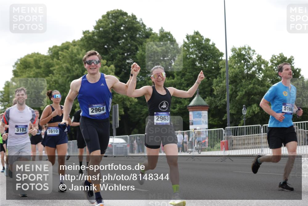 29.06.2025 - hella hamburg halbmarathon Jannik Wohlers http://msf.ph/oto/8148344 29.06.2025 10:12:05 Lombardsbrücke 1249, 1610, 1785, 1850, 2963, 2964, 3182, 3248, 3262, 3746, 4453, 4499, 4554, 5166, 5176, 5597, 5598, 6822, 6871, 6966, 7014, 8971, 9254, 9405, 10581, 10685, 13566, 13816, 14540, 14863, 14868, 15369, 16473, 18178, 18493 meine-sportfotos.de