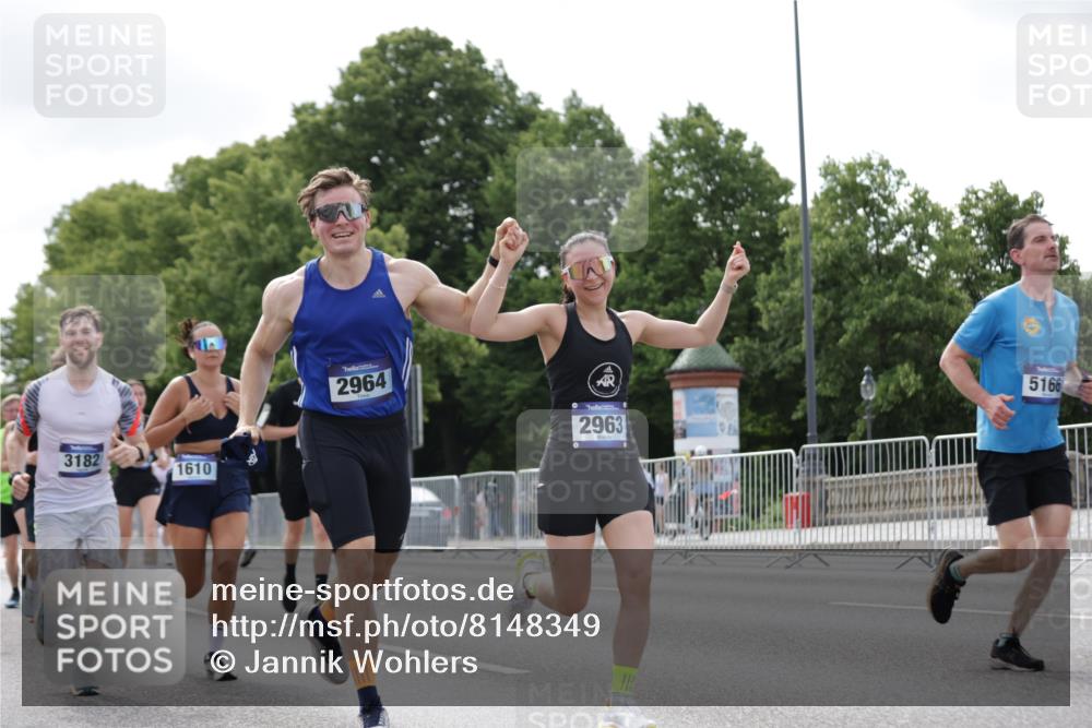 29.06.2025 - hella hamburg halbmarathon Jannik Wohlers http://msf.ph/oto/8148349 29.06.2025 10:12:05 Lombardsbrücke 1249, 1610, 1785, 1850, 2963, 2964, 3182, 3248, 3262, 3746, 4453, 4499, 4554, 5166, 5176, 5597, 5598, 6822, 6871, 6966, 7014, 8971, 9254, 9405, 10581, 10685, 13566, 13816, 14540, 14863, 14868, 15369, 16473, 18178, 18493 meine-sportfotos.de