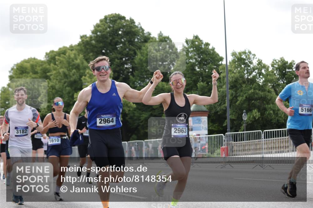 29.06.2025 - hella hamburg halbmarathon Jannik Wohlers http://msf.ph/oto/8148354 29.06.2025 10:12:05 Lombardsbrücke 1249, 1610, 1785, 1850, 2963, 2964, 3182, 3248, 3262, 3746, 4453, 4499, 4554, 5166, 5176, 5597, 5598, 6822, 6871, 6966, 7014, 8971, 9254, 9405, 10581, 10685, 13566, 13816, 14540, 14863, 14868, 15369, 16473, 18178, 18493 meine-sportfotos.de