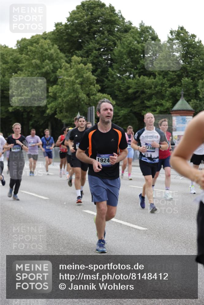 29.06.2025 - hella hamburg halbmarathon Jannik Wohlers http://msf.ph/oto/8148412 29.06.2025 10:49:14 Lombardsbrücke 1040, 1041, 1625, 1805, 1888, 2466, 2668, 2862, 2997, 3183, 3383, 3943, 5076, 5552, 5694, 6191, 6694, 7305, 7339, 7366, 7650, 7679, 9162, 9261, 10403, 10704, 11558, 11631, 12388, 13764, 13915, 13942, 14137, 14184, 14214, 14389, 14390, 14529, 15063, 15412, 15582, 16097, 16265, 16512, 16944, 16953, 16975, 17196, 18086, 18404, 18586, 18684, 19071, 19247 meine-sportfotos.de