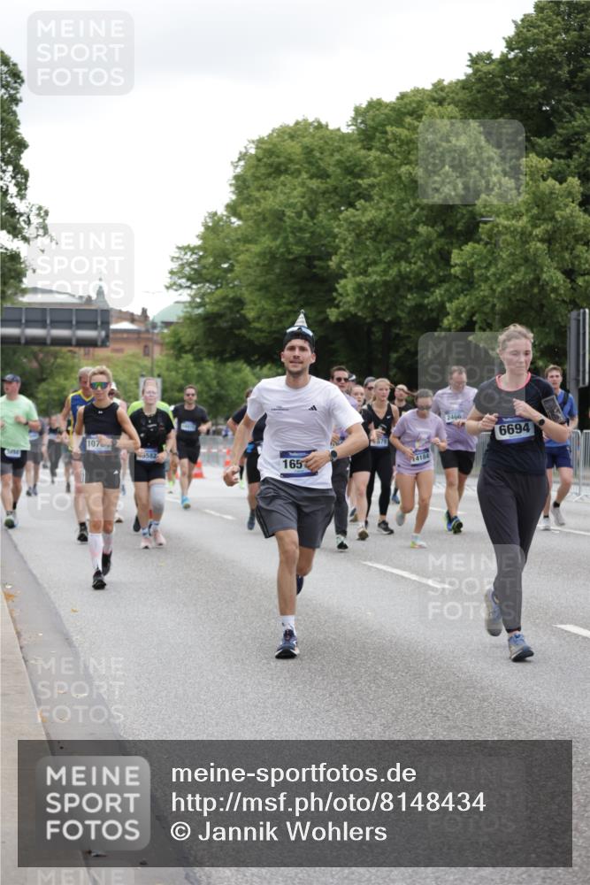 29.06.2025 - hella hamburg halbmarathon Jannik Wohlers http://msf.ph/oto/8148434 29.06.2025 10:49:15 Lombardsbrücke 1040, 1041, 1625, 1805, 1888, 2466, 2668, 2862, 2997, 3183, 3943, 5076, 5552, 5694, 6191, 6694, 7305, 7339, 7366, 7650, 7679, 8065, 9162, 10403, 10704, 11631, 12388, 13764, 13915, 13942, 14137, 14184, 14214, 14389, 14390, 14529, 14692, 15063, 15412, 15582, 16097, 16265, 16512, 16944, 16953, 16975, 17196, 18086, 18404, 18586, 18684, 19071, 19247 meine-sportfotos.de