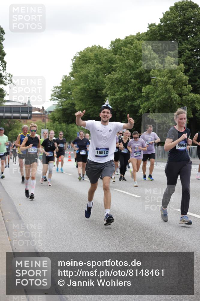 29.06.2025 - hella hamburg halbmarathon Jannik Wohlers http://msf.ph/oto/8148461 29.06.2025 10:49:15 Lombardsbrücke 1040, 1041, 1625, 1805, 1888, 2466, 2668, 2862, 2997, 3183, 3943, 5076, 5552, 5694, 6191, 6694, 7305, 7339, 7366, 7650, 7679, 8065, 9162, 10403, 10704, 11631, 12388, 13764, 13915, 13942, 14137, 14184, 14214, 14389, 14390, 14529, 14692, 15063, 15412, 15582, 16097, 16265, 16512, 16944, 16953, 16975, 17196, 18086, 18404, 18586, 18684, 19071, 19247 meine-sportfotos.de