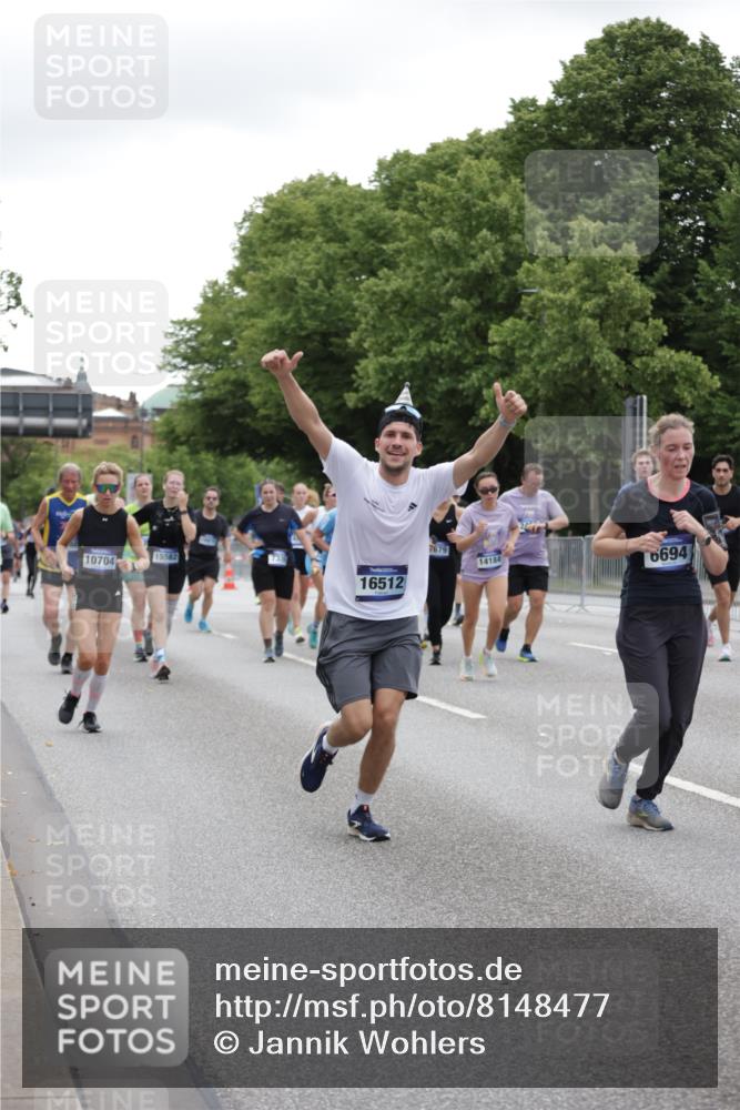 29.06.2025 - hella hamburg halbmarathon Jannik Wohlers http://msf.ph/oto/8148477 29.06.2025 10:49:16 Lombardsbrücke 1040, 1041, 1625, 1805, 1888, 2466, 2668, 2862, 2997, 3943, 5076, 5552, 5694, 6191, 6694, 7305, 7339, 7366, 7650, 7679, 8065, 9162, 10403, 10704, 11631, 12124, 12388, 13764, 13915, 13942, 14137, 14184, 14214, 14389, 14390, 14529, 14692, 15063, 15412, 15582, 16097, 16265, 16512, 16944, 16953, 16975, 17196, 17408, 18086, 18404, 18586, 18684, 19071, 19247 meine-sportfotos.de