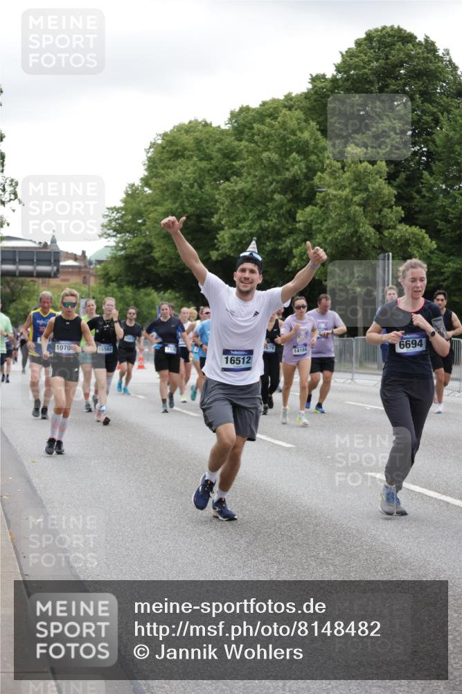 29.06.2025 - hella hamburg halbmarathon Jannik Wohlers http://msf.ph/oto/8148482 29.06.2025 10:49:16 Lombardsbrücke 1040, 1041, 1625, 1805, 1888, 2466, 2668, 2862, 2997, 3943, 5076, 5552, 5694, 6191, 6694, 7305, 7339, 7366, 7650, 7679, 8065, 9162, 10403, 10704, 11631, 12124, 12388, 13764, 13915, 13942, 14137, 14184, 14214, 14389, 14390, 14529, 14692, 15063, 15412, 15582, 16097, 16265, 16512, 16944, 16953, 16975, 17196, 17408, 18086, 18404, 18586, 18684, 19071, 19247 meine-sportfotos.de