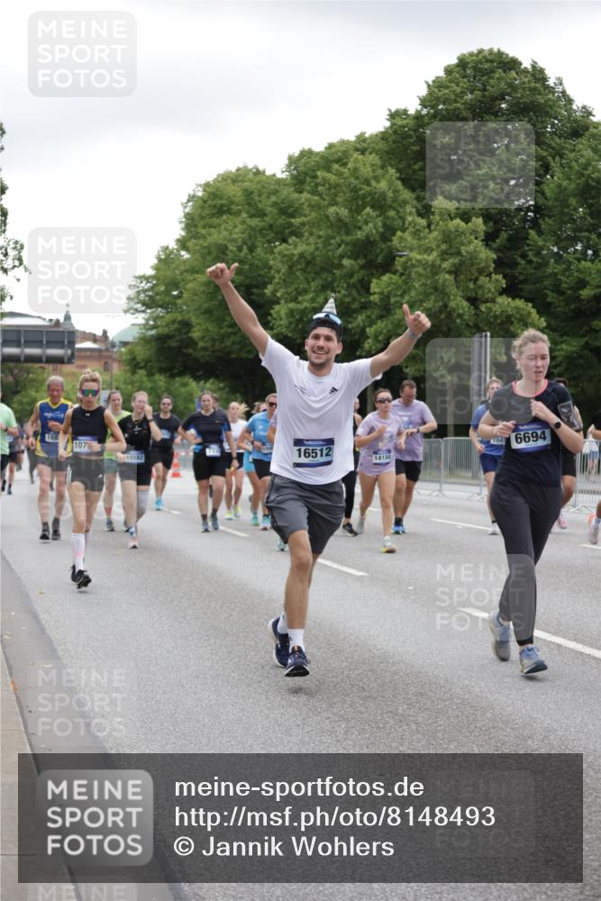 29.06.2025 - hella hamburg halbmarathon Jannik Wohlers http://msf.ph/oto/8148493 29.06.2025 10:49:16 Lombardsbrücke 1040, 1041, 1625, 1805, 1888, 2466, 2668, 2862, 2997, 3943, 5076, 5552, 5694, 6191, 6694, 7305, 7339, 7366, 7650, 7679, 8065, 9162, 10403, 10704, 11631, 12124, 12388, 13764, 13915, 13942, 14137, 14184, 14214, 14389, 14390, 14529, 14692, 15063, 15412, 15582, 16097, 16265, 16512, 16944, 16953, 16975, 17196, 17408, 18086, 18404, 18586, 18684, 19071, 19247 meine-sportfotos.de