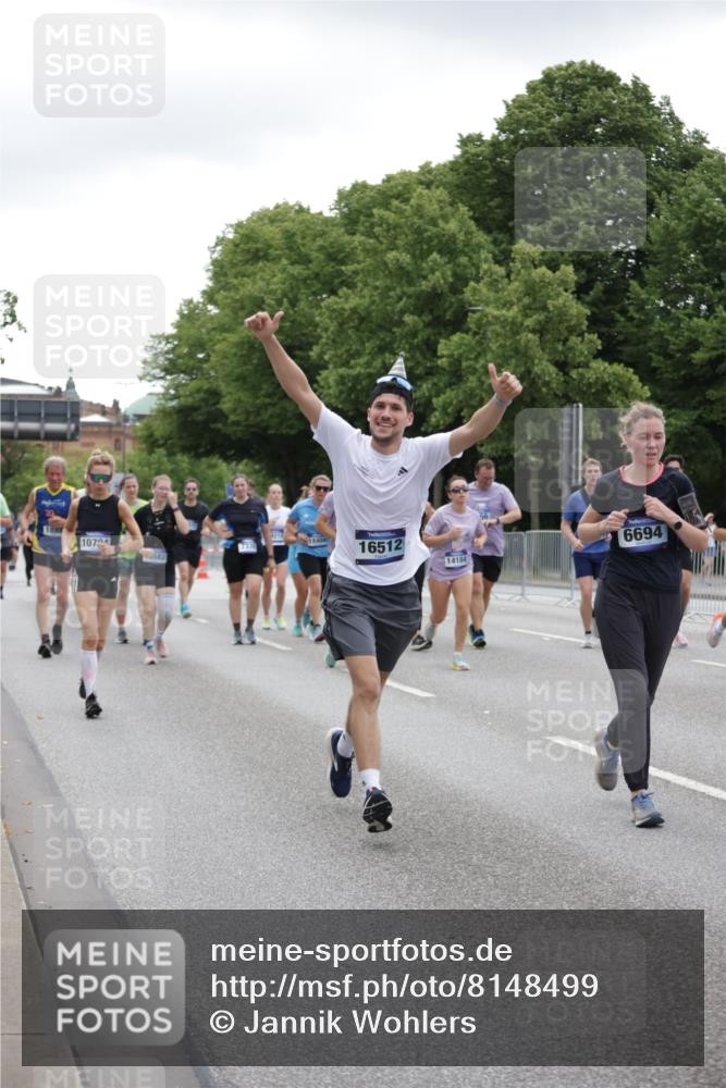 29.06.2025 - hella hamburg halbmarathon Jannik Wohlers http://msf.ph/oto/8148499 29.06.2025 10:49:16 Lombardsbrücke 1040, 1041, 1625, 1805, 1888, 2466, 2668, 2862, 2997, 3943, 5076, 5552, 5694, 6191, 6694, 7305, 7339, 7366, 7650, 7679, 8065, 9162, 10403, 10704, 11631, 12124, 12388, 13764, 13915, 13942, 14137, 14184, 14214, 14389, 14390, 14529, 14692, 15063, 15412, 15582, 16097, 16265, 16512, 16944, 16953, 16975, 17196, 17408, 18086, 18404, 18586, 18684, 19071, 19247 meine-sportfotos.de