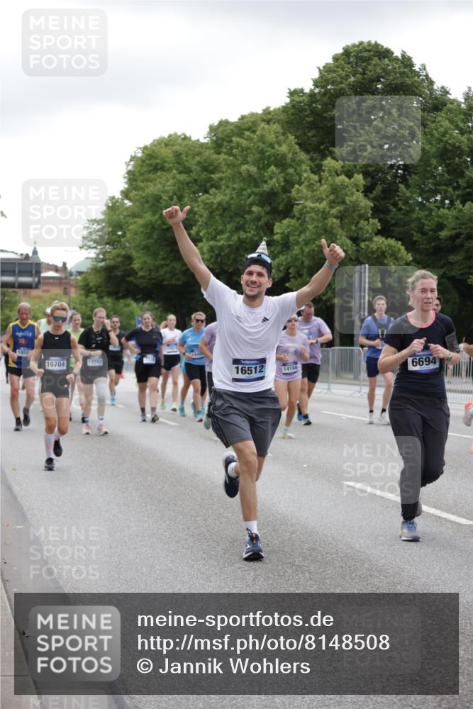 29.06.2025 - hella hamburg halbmarathon Jannik Wohlers http://msf.ph/oto/8148508 29.06.2025 10:49:16 Lombardsbrücke 1040, 1041, 1625, 1805, 1888, 2466, 2668, 2862, 2997, 3943, 5076, 5552, 5694, 6191, 6694, 7305, 7339, 7366, 7650, 7679, 8065, 9162, 10403, 10704, 11631, 12124, 12388, 13764, 13915, 13942, 14137, 14184, 14214, 14389, 14390, 14529, 14692, 15063, 15412, 15582, 16097, 16265, 16512, 16944, 16953, 16975, 17196, 17408, 18086, 18404, 18586, 18684, 19071, 19247 meine-sportfotos.de