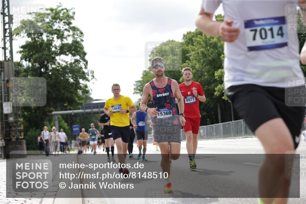 29.06.2025 - hella hamburg halbmarathon Jannik Wohlers http://msf.ph/oto/8148510 29.06.2025 10:12:10 Lombardsbrücke 1249, 1610, 1785, 1850, 2531, 2963, 2964, 3182, 3248, 3262, 4453, 4499, 4554, 5150, 5166, 5597, 5598, 6822, 6966, 7014, 8971, 9254, 10581, 10685, 12456, 13566, 13816, 14540, 14868, 14869, 15369, 16473, 16826, 16911, 18178, 18493 meine-sportfotos.de