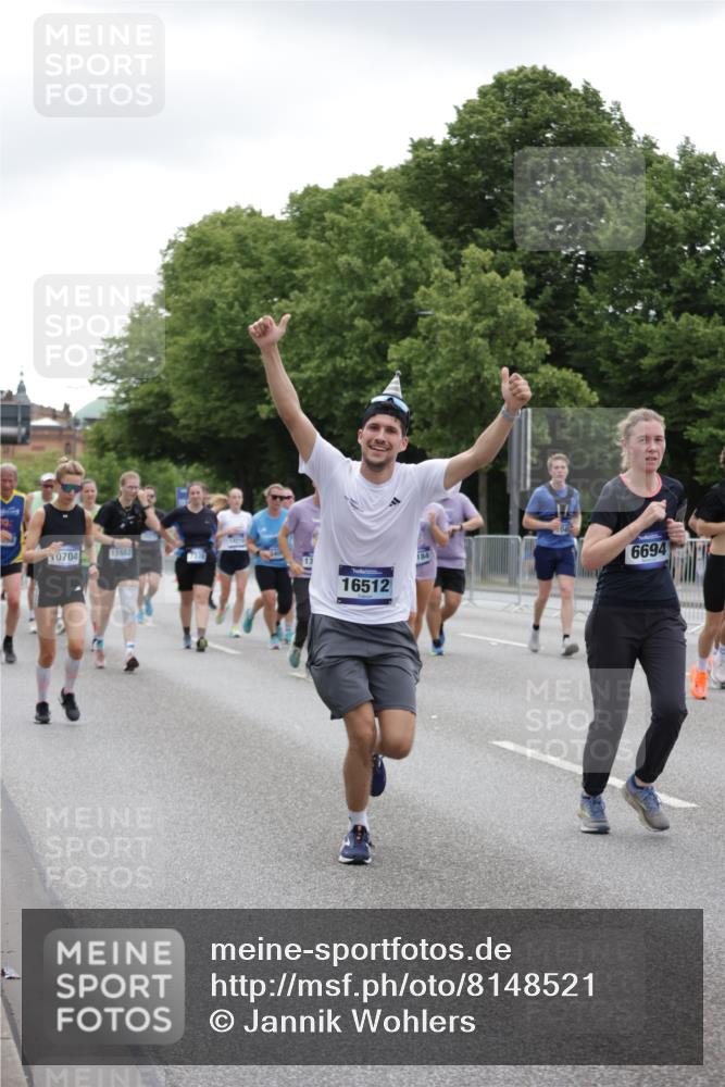 29.06.2025 - hella hamburg halbmarathon Jannik Wohlers http://msf.ph/oto/8148521 29.06.2025 10:49:16 Lombardsbrücke 1040, 1041, 1625, 1805, 1888, 2466, 2668, 2862, 2997, 3943, 5076, 5552, 5694, 6191, 6694, 7305, 7339, 7366, 7650, 7679, 8065, 9162, 10403, 10704, 11631, 12124, 12388, 13764, 13915, 13942, 14137, 14184, 14214, 14389, 14390, 14529, 14692, 15063, 15412, 15582, 16097, 16265, 16512, 16944, 16953, 16975, 17196, 17408, 18086, 18404, 18586, 18684, 19071, 19247 meine-sportfotos.de