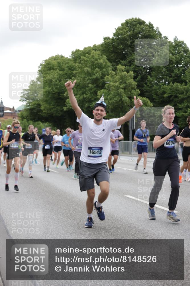 29.06.2025 - hella hamburg halbmarathon Jannik Wohlers http://msf.ph/oto/8148526 29.06.2025 10:49:16 Lombardsbrücke 1040, 1041, 1625, 1805, 1888, 2466, 2668, 2862, 2997, 3943, 5076, 5552, 5694, 6191, 6694, 7305, 7339, 7366, 7650, 7679, 8065, 9162, 10403, 10704, 11631, 12124, 12388, 13764, 13915, 13942, 14137, 14184, 14214, 14389, 14390, 14529, 14692, 15063, 15412, 15582, 16097, 16265, 16512, 16944, 16953, 16975, 17196, 17408, 18086, 18404, 18586, 18684, 19071, 19247 meine-sportfotos.de