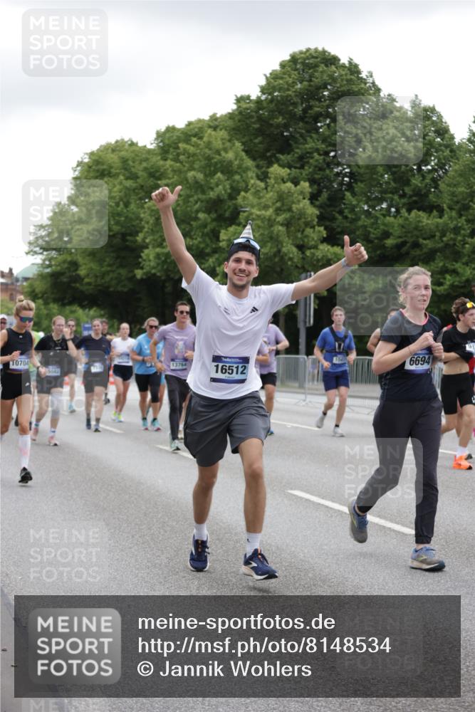 29.06.2025 - hella hamburg halbmarathon Jannik Wohlers http://msf.ph/oto/8148534 29.06.2025 10:49:16 Lombardsbrücke 1040, 1041, 1625, 1805, 1888, 2466, 2668, 2862, 2997, 3943, 5076, 5552, 5694, 6191, 6694, 7305, 7339, 7366, 7650, 7679, 8065, 9162, 10403, 10704, 11631, 12124, 12388, 13764, 13915, 13942, 14137, 14184, 14214, 14389, 14390, 14529, 14692, 15063, 15412, 15582, 16097, 16265, 16512, 16944, 16953, 16975, 17196, 17408, 18086, 18404, 18586, 18684, 19071, 19247 meine-sportfotos.de