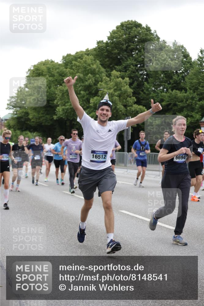 29.06.2025 - hella hamburg halbmarathon Jannik Wohlers http://msf.ph/oto/8148541 29.06.2025 10:49:16 Lombardsbrücke 1040, 1041, 1625, 1805, 1888, 2466, 2668, 2862, 2997, 3943, 5076, 5552, 5694, 6191, 6694, 7305, 7339, 7366, 7650, 7679, 8065, 9162, 10403, 10704, 11631, 12124, 12388, 13764, 13915, 13942, 14137, 14184, 14214, 14389, 14390, 14529, 14692, 15063, 15412, 15582, 16097, 16265, 16512, 16944, 16953, 16975, 17196, 17408, 18086, 18404, 18586, 18684, 19071, 19247 meine-sportfotos.de