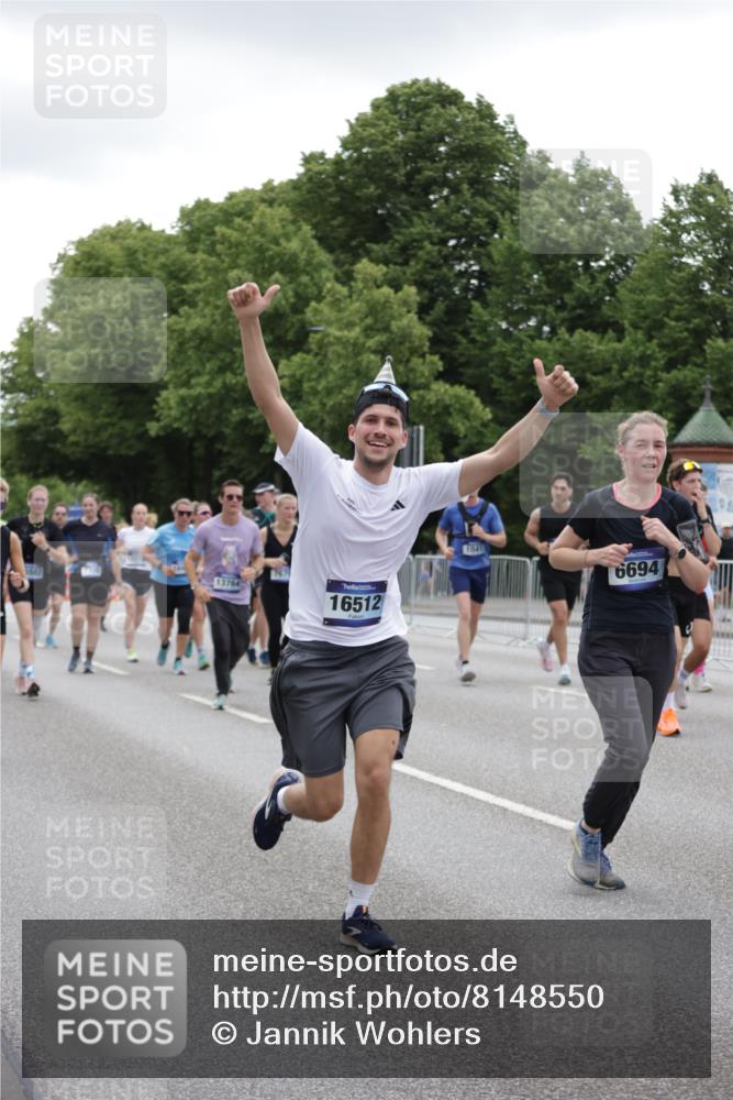29.06.2025 - hella hamburg halbmarathon Jannik Wohlers http://msf.ph/oto/8148550 29.06.2025 10:49:16 Lombardsbrücke 1040, 1041, 1625, 1805, 1888, 2466, 2668, 2862, 2997, 3943, 5076, 5552, 5694, 6191, 6694, 7305, 7339, 7366, 7650, 7679, 8065, 9162, 10403, 10704, 11631, 12124, 12388, 13764, 13915, 13942, 14137, 14184, 14214, 14389, 14390, 14529, 14692, 15063, 15412, 15582, 16097, 16265, 16512, 16944, 16953, 16975, 17196, 17408, 18086, 18404, 18586, 18684, 19071, 19247 meine-sportfotos.de