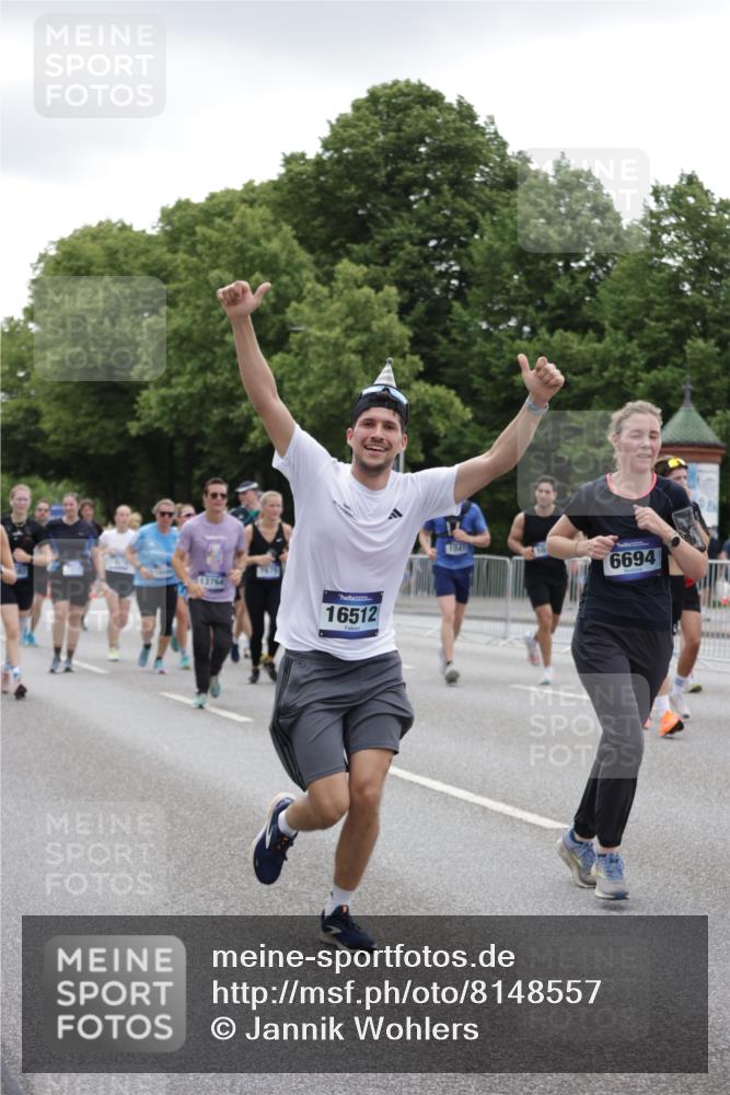 29.06.2025 - hella hamburg halbmarathon Jannik Wohlers http://msf.ph/oto/8148557 29.06.2025 10:49:16 Lombardsbrücke 1040, 1041, 1625, 1805, 1888, 2466, 2668, 2862, 2997, 3943, 5076, 5552, 5694, 6191, 6694, 7305, 7339, 7366, 7650, 7679, 8065, 9162, 10403, 10704, 11631, 12124, 12388, 13764, 13915, 13942, 14137, 14184, 14214, 14389, 14390, 14529, 14692, 15063, 15412, 15582, 16097, 16265, 16512, 16944, 16953, 16975, 17196, 17408, 18086, 18404, 18586, 18684, 19071, 19247 meine-sportfotos.de