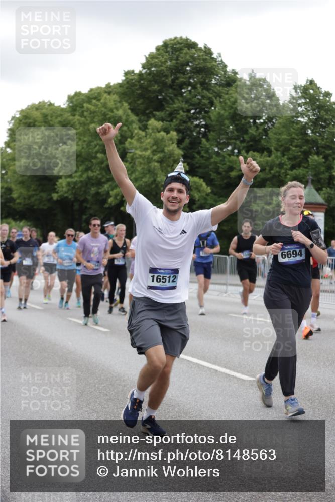29.06.2025 - hella hamburg halbmarathon Jannik Wohlers http://msf.ph/oto/8148563 29.06.2025 10:49:16 Lombardsbrücke 1040, 1041, 1625, 1805, 1888, 2466, 2668, 2862, 2997, 3943, 5076, 5552, 5694, 6191, 6694, 7305, 7339, 7366, 7650, 7679, 8065, 9162, 10403, 10704, 11631, 12124, 12388, 13764, 13915, 13942, 14137, 14184, 14214, 14389, 14390, 14529, 14692, 15063, 15412, 15582, 16097, 16265, 16512, 16944, 16953, 16975, 17196, 17408, 18086, 18404, 18586, 18684, 19071, 19247 meine-sportfotos.de