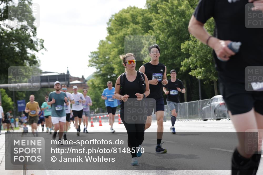 29.06.2025 - hella hamburg halbmarathon Jannik Wohlers http://msf.ph/oto/8148570 29.06.2025 10:12:15 Lombardsbrücke 1249, 1610, 1785, 1851, 1939, 2531, 2891, 2963, 2964, 3182, 3248, 3262, 4453, 4554, 5150, 5166, 5597, 5598, 7014, 7907, 8917, 8971, 9254, 10581, 11025, 12456, 13566, 13816, 14540, 14869, 15012, 15369, 16473, 16826, 16911, 17994, 18178, 18493 meine-sportfotos.de
