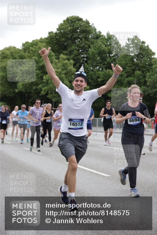 29.06.2025 - hella hamburg halbmarathon Jannik Wohlers http://msf.ph/oto/8148575 29.06.2025 10:49:17 Lombardsbrücke 1040, 1041, 1625, 1805, 1888, 2466, 2668, 2862, 2997, 3943, 5076, 5552, 5694, 6191, 6694, 7305, 7339, 7366, 7679, 8065, 9162, 10403, 10704, 11631, 12124, 12388, 13764, 13915, 13942, 14137, 14184, 14214, 14529, 14692, 15063, 15412, 15582, 16097, 16265, 16512, 16944, 16953, 16975, 17196, 17408, 18086, 18404, 18586, 18684, 19071, 19247 meine-sportfotos.de