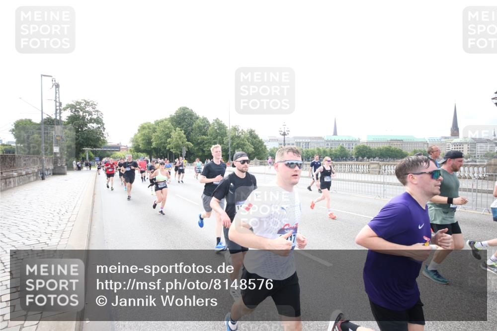 29.06.2025 - hella hamburg halbmarathon Jannik Wohlers http://msf.ph/oto/8148576 29.06.2025 10:17:39 Lombardsbrücke 1159, 1160, 1268, 1325, 1554, 1622, 1641, 1982, 2147, 2634, 2931, 3125, 3977, 4804, 5004, 6270, 7094, 7641, 7649, 7838, 7882, 7883, 8067, 8128, 8248, 8607, 8799, 9539, 9717, 9734, 9844, 9964, 10332, 10509, 10831, 10908, 10946, 11352, 11450, 11656, 11949, 12274, 12401, 12553, 12598, 12752, 12939, 13619, 13681, 13843, 14013, 14320, 14496, 14701, 14738, 14795, 14831, 15182, 15183, 15203, 15322, 15343, 15614, 16109, 16644, 16792, 16829 meine-sportfotos.de