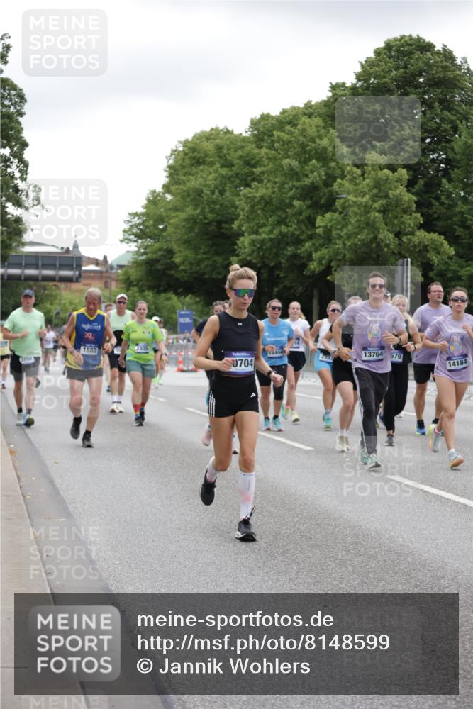 29.06.2025 - hella hamburg halbmarathon Jannik Wohlers http://msf.ph/oto/8148599 29.06.2025 10:49:18 Lombardsbrücke 1040, 1041, 1805, 1888, 2212, 2466, 2668, 2862, 2997, 5076, 5552, 5694, 6191, 6694, 7305, 7339, 7366, 7679, 8065, 9162, 10403, 10704, 11631, 12124, 12388, 13764, 13915, 13942, 14137, 14184, 14214, 14529, 14545, 14692, 15063, 15412, 15582, 16097, 16265, 16512, 16944, 16953, 16975, 17196, 17408, 18086, 18404, 18586, 18684, 19071, 19247 meine-sportfotos.de