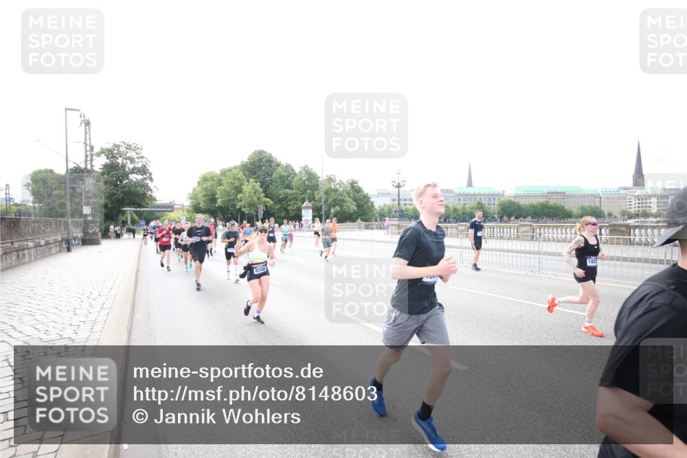 29.06.2025 - hella hamburg halbmarathon Jannik Wohlers http://msf.ph/oto/8148603 29.06.2025 10:17:40 Lombardsbrücke 1159, 1160, 1268, 1325, 1554, 1641, 1982, 2147, 2634, 2931, 3125, 3977, 4804, 5004, 6270, 7094, 7641, 7649, 7838, 7882, 7883, 8067, 8128, 8248, 8607, 8799, 9539, 9717, 9734, 9844, 9964, 10332, 10509, 10831, 10908, 10946, 11352, 11450, 11656, 11949, 12274, 12401, 12498, 12553, 12598, 12752, 12939, 13619, 13681, 13843, 14320, 14496, 14738, 14795, 14831, 15182, 15183, 15203, 15322, 15343, 15614, 16109, 16644, 16792, 16829 meine-sportfotos.de