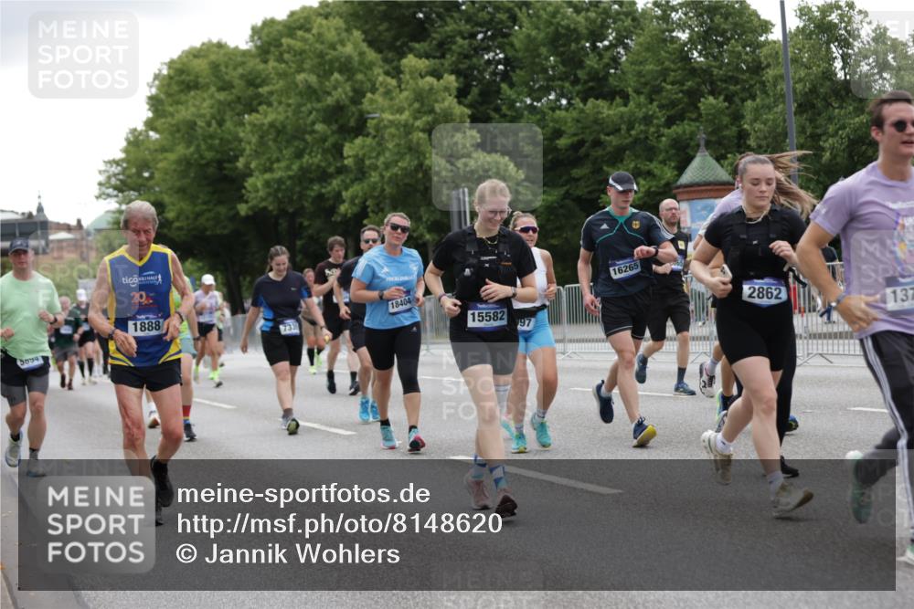 29.06.2025 - hella hamburg halbmarathon Jannik Wohlers http://msf.ph/oto/8148620 29.06.2025 10:49:20 Lombardsbrücke 1040, 1041, 1805, 1888, 2212, 2466, 2862, 2997, 5076, 5552, 5694, 6694, 7305, 7339, 7366, 7679, 8065, 9162, 10403, 10704, 12124, 12388, 13764, 13915, 13942, 14137, 14184, 14214, 14529, 14545, 14692, 15063, 15582, 16097, 16265, 16512, 16944, 16953, 16975, 17196, 17408, 18086, 18404, 18586, 18684, 19071, 19247 meine-sportfotos.de