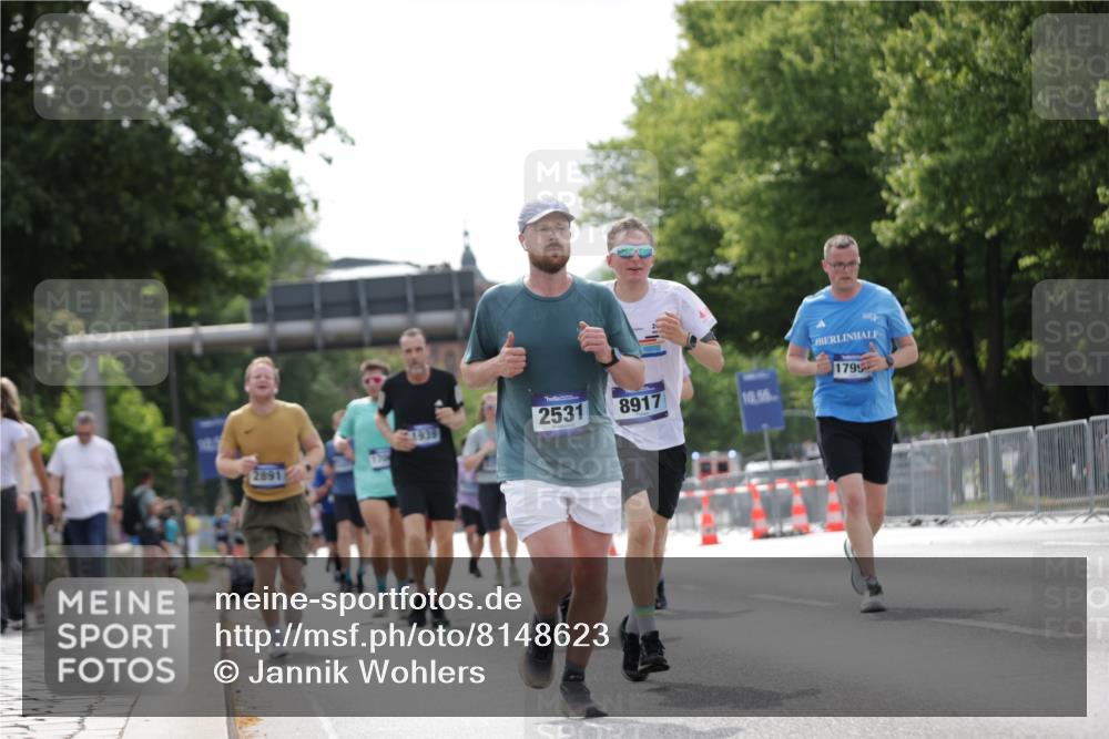 29.06.2025 - hella hamburg halbmarathon Jannik Wohlers http://msf.ph/oto/8148623 29.06.2025 10:12:17 Lombardsbrücke 1249, 1610, 1785, 1851, 1939, 2531, 2891, 2963, 2964, 3182, 3248, 4554, 5150, 5166, 5597, 5598, 6207, 7014, 7907, 8917, 8971, 10581, 11025, 12456, 13566, 13816, 14540, 14869, 15012, 15369, 16473, 16826, 16911, 17061, 17994, 18178, 18493 meine-sportfotos.de