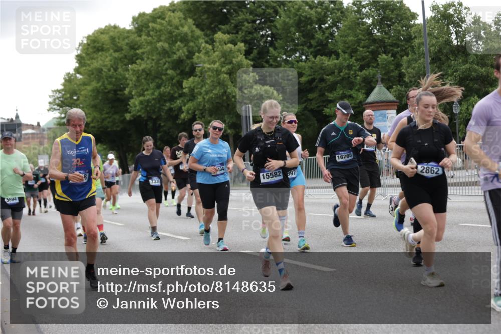 29.06.2025 - hella hamburg halbmarathon Jannik Wohlers http://msf.ph/oto/8148635 29.06.2025 10:49:20 Lombardsbrücke 1040, 1041, 1805, 1888, 2212, 2466, 2862, 2997, 5076, 5552, 5694, 6694, 7305, 7339, 7366, 7679, 8065, 9162, 10403, 10704, 12124, 12388, 13764, 13915, 13942, 14137, 14184, 14214, 14529, 14545, 14692, 15063, 15582, 16097, 16265, 16512, 16944, 16953, 16975, 17196, 17408, 18086, 18404, 18586, 18684, 19071, 19247 meine-sportfotos.de
