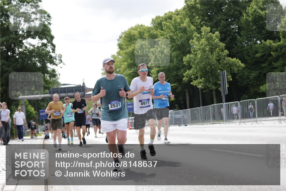 29.06.2025 - hella hamburg halbmarathon Jannik Wohlers http://msf.ph/oto/8148637 29.06.2025 10:12:19 Lombardsbrücke 1249, 1610, 1785, 1851, 1939, 2531, 2891, 2963, 3182, 3248, 4554, 5150, 6207, 7014, 7907, 8917, 8971, 11025, 12456, 13566, 13816, 14540, 14869, 15012, 15369, 16473, 16826, 16911, 17061, 17994, 18178, 18493 meine-sportfotos.de