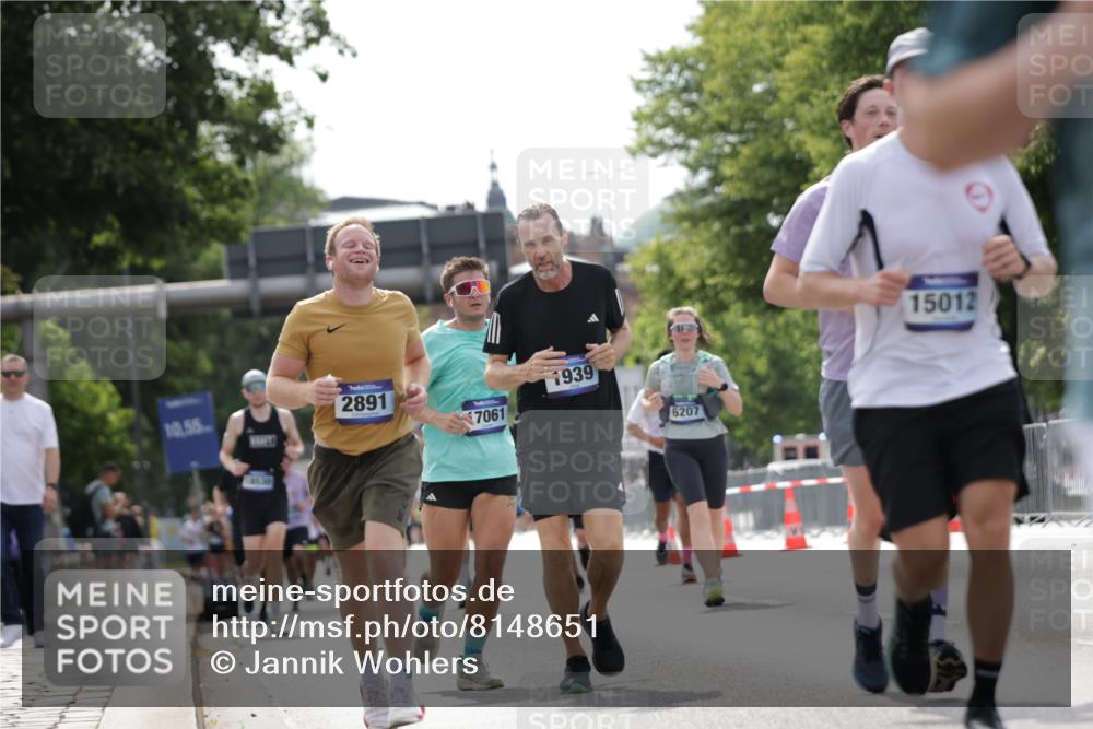 29.06.2025 - hella hamburg halbmarathon Jannik Wohlers http://msf.ph/oto/8148651 29.06.2025 10:12:20 Lombardsbrücke 1249, 1785, 1851, 1939, 2531, 2891, 3182, 5150, 6207, 7014, 7907, 8917, 8971, 11025, 12456, 13566, 13816, 14540, 14869, 15012, 15369, 16473, 16826, 16911, 17061, 17994, 18178, 18493 meine-sportfotos.de