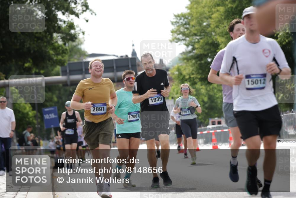 29.06.2025 - hella hamburg halbmarathon Jannik Wohlers http://msf.ph/oto/8148656 29.06.2025 10:12:20 Lombardsbrücke 1249, 1785, 1851, 1939, 2531, 2891, 3182, 5150, 6207, 7014, 7907, 8917, 8971, 11025, 12456, 13566, 13816, 14540, 14869, 15012, 15369, 16473, 16826, 16911, 17061, 17994, 18178, 18493 meine-sportfotos.de