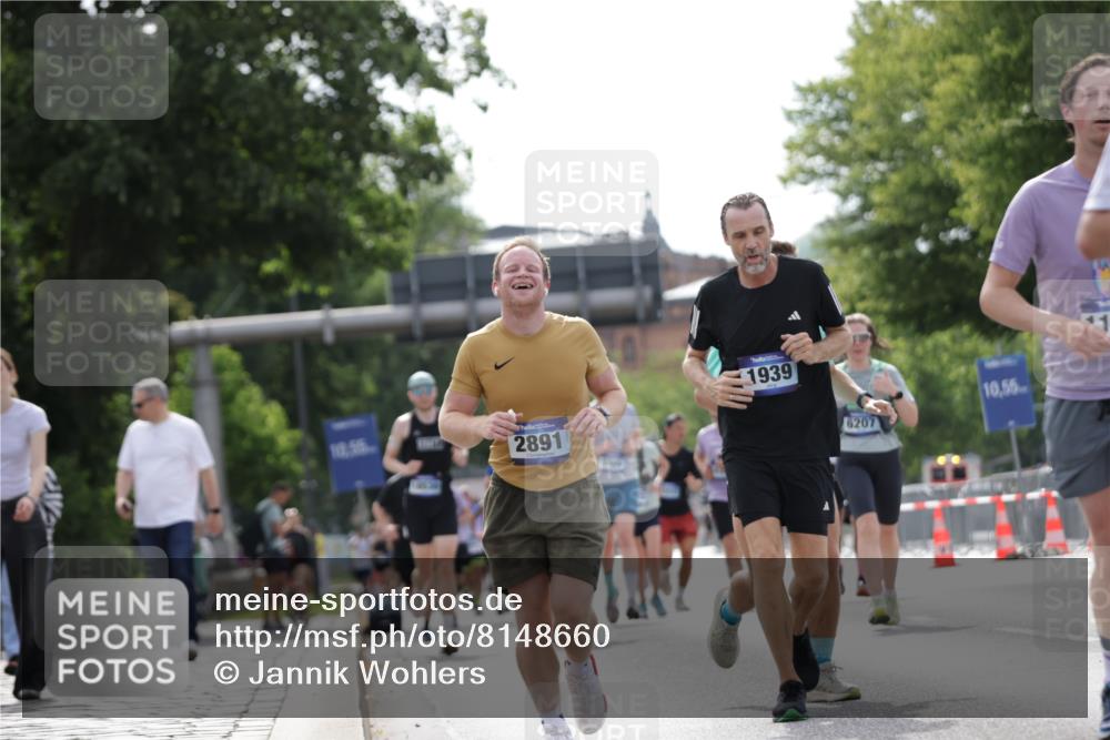 29.06.2025 - hella hamburg halbmarathon Jannik Wohlers http://msf.ph/oto/8148660 29.06.2025 10:12:21 Lombardsbrücke 1249, 1785, 1851, 1939, 2531, 2891, 5150, 6207, 7907, 8917, 8971, 10067, 11025, 12456, 13566, 13816, 14540, 14869, 15012, 15369, 16826, 16911, 17061, 17994, 18178, 18530 meine-sportfotos.de