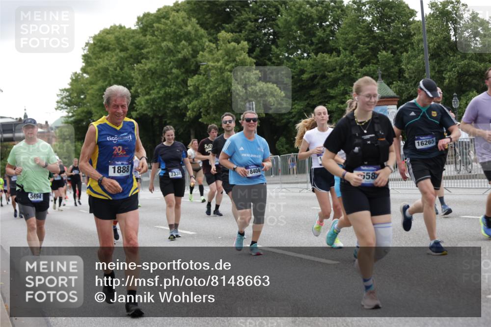 29.06.2025 - hella hamburg halbmarathon Jannik Wohlers http://msf.ph/oto/8148663 29.06.2025 10:49:21 Lombardsbrücke 1040, 1041, 1805, 1888, 2212, 2466, 2862, 2997, 4870, 5076, 5552, 5694, 6694, 7305, 7339, 7366, 7679, 8065, 9015, 9162, 10403, 10683, 10704, 12124, 12388, 13764, 13915, 13942, 14137, 14184, 14214, 14529, 14545, 14692, 15063, 15582, 16097, 16265, 16512, 16944, 16953, 16975, 17196, 17408, 18086, 18404, 18586, 18684, 19071, 19247 meine-sportfotos.de