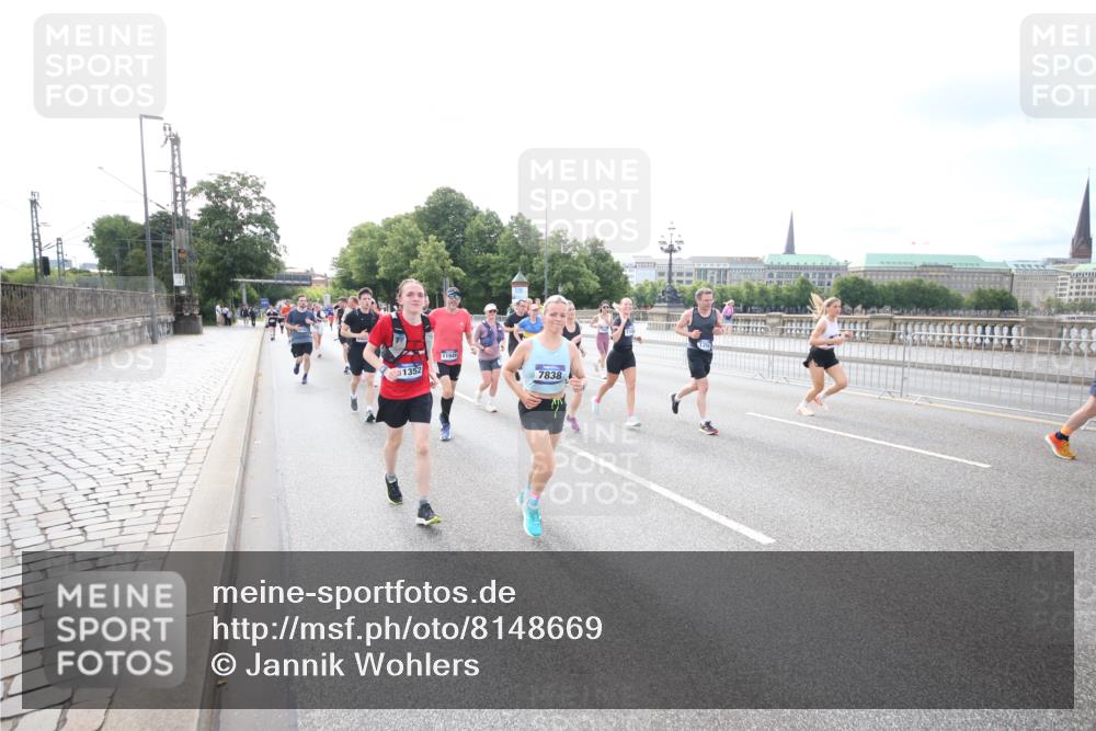 29.06.2025 - hella hamburg halbmarathon Jannik Wohlers http://msf.ph/oto/8148669 29.06.2025 10:17:43 Lombardsbrücke 1159, 1160, 1268, 1325, 1554, 1641, 1982, 2087, 2147, 2634, 2931, 3125, 3321, 3482, 3977, 4738, 4804, 6270, 7094, 7641, 7649, 7838, 7882, 7883, 8067, 8128, 8248, 8607, 9539, 9717, 9734, 9844, 10332, 10509, 10908, 10946, 11352, 11450, 11949, 12274, 12498, 12598, 12752, 12939, 13619, 13681, 14320, 14496, 14795, 14831, 15182, 15183, 15343, 15614, 16109, 16644, 16792, 16829 meine-sportfotos.de