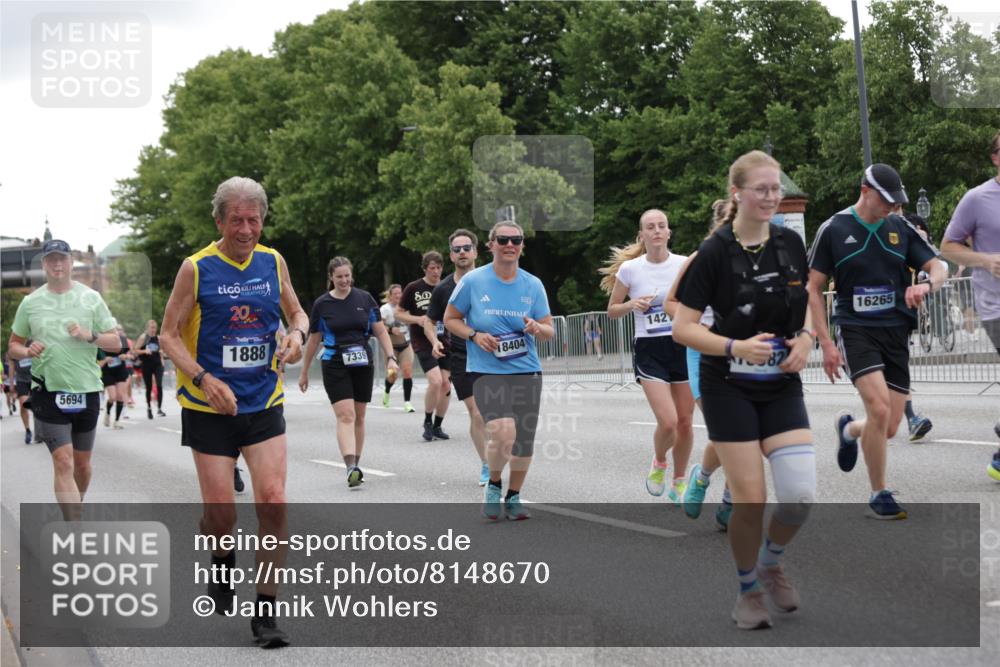 29.06.2025 - hella hamburg halbmarathon Jannik Wohlers http://msf.ph/oto/8148670 29.06.2025 10:49:21 Lombardsbrücke 1040, 1041, 1805, 1888, 2212, 2466, 2862, 2997, 4870, 5076, 5552, 5694, 6694, 7305, 7339, 7366, 7679, 8065, 9015, 9162, 10403, 10683, 10704, 12124, 12388, 13764, 13915, 13942, 14137, 14184, 14214, 14529, 14545, 14692, 15063, 15582, 16097, 16265, 16512, 16944, 16953, 16975, 17196, 17408, 18086, 18404, 18586, 18684, 19071, 19247 meine-sportfotos.de