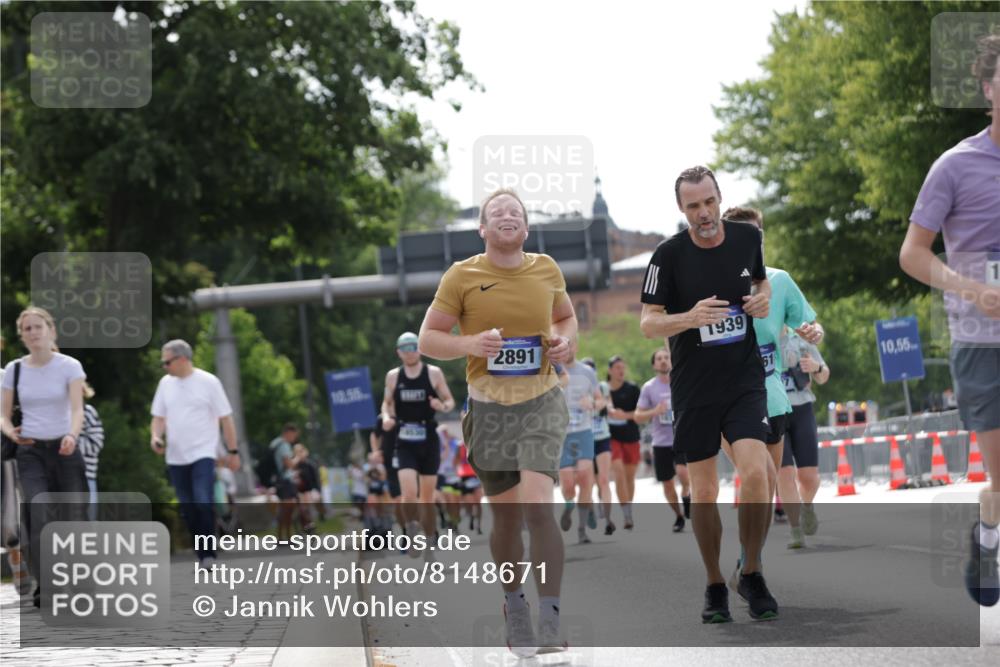 29.06.2025 - hella hamburg halbmarathon Jannik Wohlers http://msf.ph/oto/8148671 29.06.2025 10:12:21 Lombardsbrücke 1249, 1785, 1851, 1939, 2531, 2891, 5150, 6207, 7907, 8917, 8971, 10067, 11025, 12456, 13566, 13816, 14540, 14869, 15012, 15369, 16826, 16911, 17061, 17994, 18178, 18530 meine-sportfotos.de