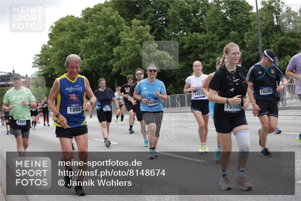 29.06.2025 - hella hamburg halbmarathon Jannik Wohlers http://msf.ph/oto/8148674 29.06.2025 10:49:21 Lombardsbrücke 1040, 1041, 1805, 1888, 2212, 2466, 2862, 2997, 4870, 5076, 5552, 5694, 6694, 7305, 7339, 7366, 7679, 8065, 9015, 9162, 10403, 10683, 10704, 12124, 12388, 13764, 13915, 13942, 14137, 14184, 14214, 14529, 14545, 14692, 15063, 15582, 16097, 16265, 16512, 16944, 16953, 16975, 17196, 17408, 18086, 18404, 18586, 18684, 19071, 19247 meine-sportfotos.de
