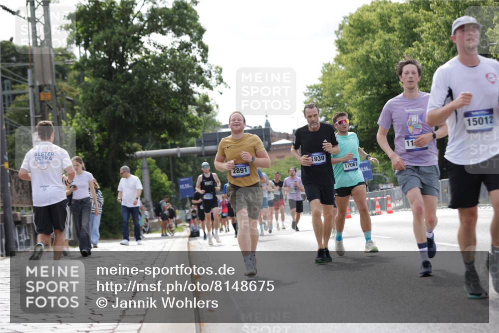 29.06.2025 - hella hamburg halbmarathon Jannik Wohlers http://msf.ph/oto/8148675 29.06.2025 10:12:21 Lombardsbrücke 1249, 1785, 1851, 1939, 2531, 2891, 5150, 6207, 7907, 8917, 8971, 10067, 11025, 12456, 13566, 13816, 14540, 14869, 15012, 15369, 16826, 16911, 17061, 17994, 18178, 18530 meine-sportfotos.de