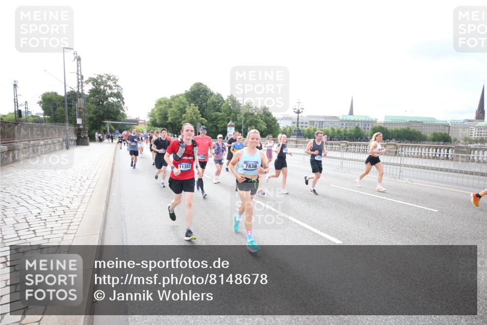 29.06.2025 - hella hamburg halbmarathon Jannik Wohlers http://msf.ph/oto/8148678 29.06.2025 10:17:43 Lombardsbrücke 1159, 1160, 1268, 1325, 1554, 1641, 1982, 2087, 2147, 2634, 2931, 3125, 3321, 3482, 3977, 4738, 4804, 6270, 7094, 7641, 7649, 7838, 7882, 7883, 8067, 8128, 8248, 8607, 9539, 9717, 9734, 9844, 10332, 10509, 10908, 10946, 11352, 11450, 11949, 12274, 12498, 12598, 12752, 12939, 13619, 13681, 14320, 14496, 14795, 14831, 15182, 15183, 15343, 15614, 16109, 16644, 16792, 16829 meine-sportfotos.de