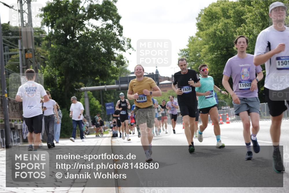 29.06.2025 - hella hamburg halbmarathon Jannik Wohlers http://msf.ph/oto/8148680 29.06.2025 10:12:21 Lombardsbrücke 1249, 1785, 1851, 1939, 2531, 2891, 5150, 6207, 7907, 8917, 8971, 10067, 11025, 12456, 13566, 13816, 14540, 14869, 15012, 15369, 16826, 16911, 17061, 17994, 18178, 18530 meine-sportfotos.de