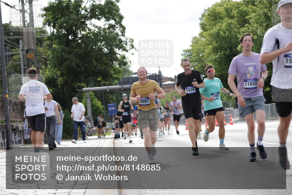 29.06.2025 - hella hamburg halbmarathon Jannik Wohlers http://msf.ph/oto/8148685 29.06.2025 10:12:21 Lombardsbrücke 1249, 1785, 1851, 1939, 2531, 2891, 5150, 6207, 7907, 8917, 8971, 10067, 11025, 12456, 13566, 13816, 14540, 14869, 15012, 15369, 16826, 16911, 17061, 17994, 18178, 18530 meine-sportfotos.de