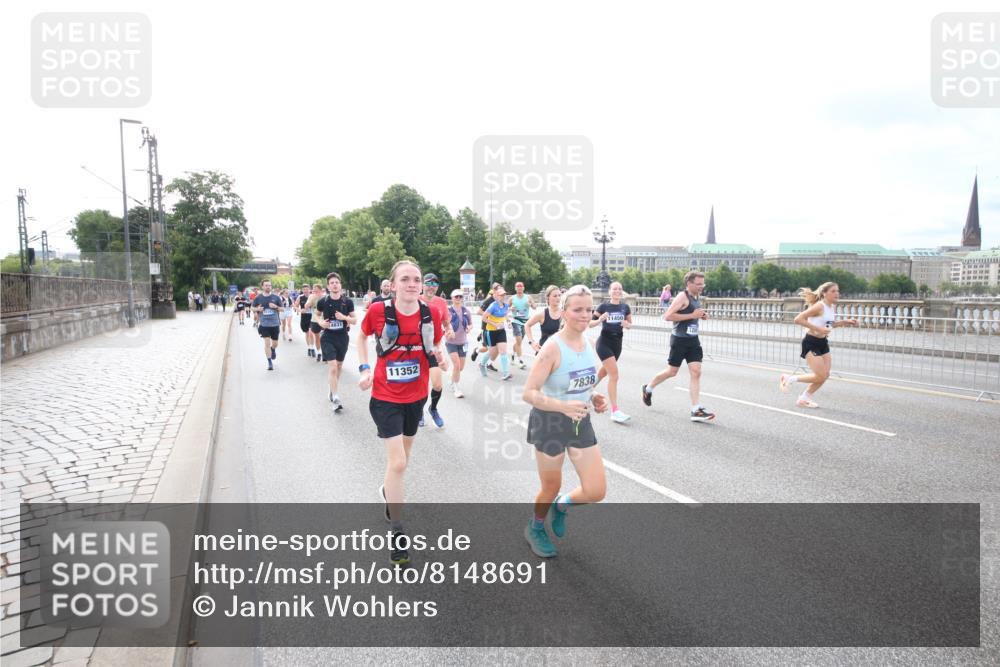 29.06.2025 - hella hamburg halbmarathon Jannik Wohlers http://msf.ph/oto/8148691 29.06.2025 10:17:43 Lombardsbrücke 1159, 1160, 1268, 1325, 1554, 1641, 1982, 2087, 2147, 2634, 2931, 3125, 3321, 3482, 3977, 4738, 4804, 6270, 7094, 7641, 7649, 7838, 7882, 7883, 8067, 8128, 8248, 8607, 9539, 9717, 9734, 9844, 10332, 10509, 10908, 10946, 11352, 11450, 11949, 12274, 12498, 12598, 12752, 12939, 13619, 13681, 14320, 14496, 14795, 14831, 15182, 15183, 15343, 15614, 16109, 16644, 16792, 16829 meine-sportfotos.de