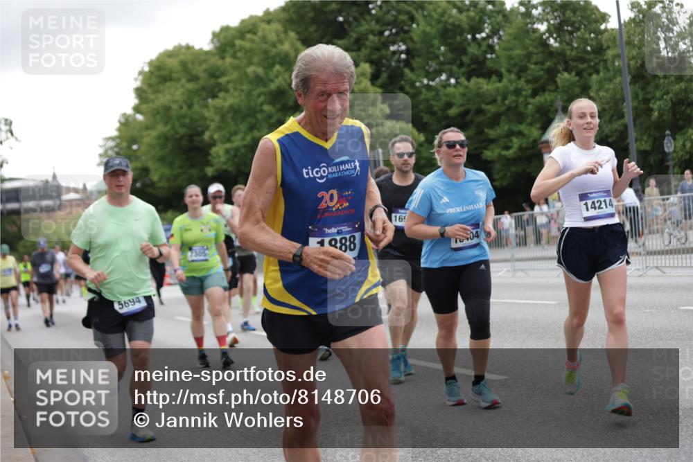29.06.2025 - hella hamburg halbmarathon Jannik Wohlers http://msf.ph/oto/8148706 29.06.2025 10:49:22 Lombardsbrücke 1040, 1041, 1888, 2212, 2466, 2862, 2997, 4870, 5076, 5552, 5694, 6694, 7305, 7339, 7366, 7679, 8065, 9015, 9162, 10403, 10683, 10704, 12124, 12388, 13764, 13915, 13942, 14137, 14184, 14214, 14529, 14545, 14692, 15063, 15582, 16097, 16265, 16512, 16944, 16953, 16975, 17196, 17408, 18086, 18404, 18684, 19071, 19247 meine-sportfotos.de