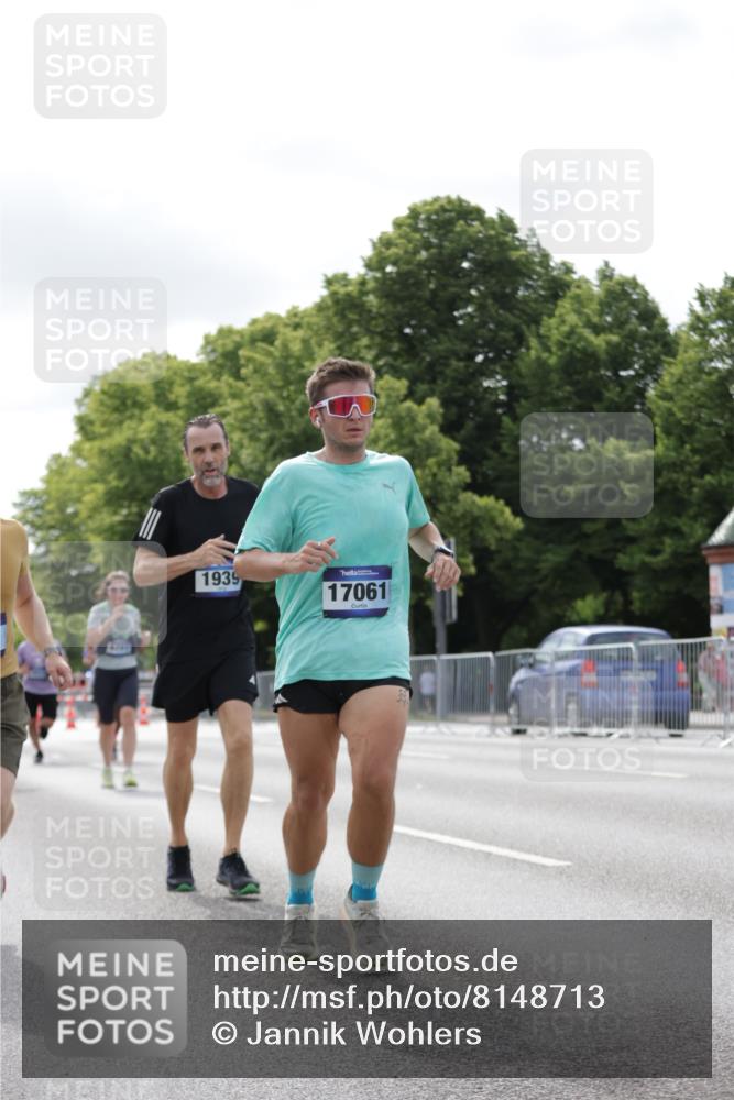 29.06.2025 - hella hamburg halbmarathon Jannik Wohlers http://msf.ph/oto/8148713 29.06.2025 10:12:24 Lombardsbrücke 1020, 1051, 1249, 1851, 1939, 2531, 2891, 2942, 4532, 5150, 6207, 7907, 8917, 8971, 10067, 10402, 11025, 11720, 12456, 13566, 13816, 14540, 14869, 15012, 15369, 15531, 16323, 16826, 16911, 17061, 17994, 18178, 18530 meine-sportfotos.de