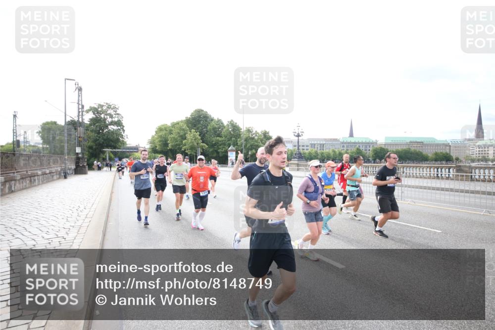 29.06.2025 - hella hamburg halbmarathon Jannik Wohlers http://msf.ph/oto/8148749 29.06.2025 10:17:45 Lombardsbrücke 1159, 1160, 1268, 1325, 1554, 1982, 2087, 2147, 2634, 2931, 3125, 3321, 3482, 3977, 4710, 4738, 4804, 6270, 7094, 7641, 7649, 7838, 7882, 7883, 8067, 8128, 8248, 8607, 9539, 9717, 9734, 9844, 10332, 10908, 10946, 11352, 11450, 11949, 12274, 12498, 12598, 12752, 12939, 13619, 13681, 14320, 14496, 14795, 14831, 15182, 15183, 15343, 15614, 16109, 16644, 16792, 16829, 18145, 18677 meine-sportfotos.de