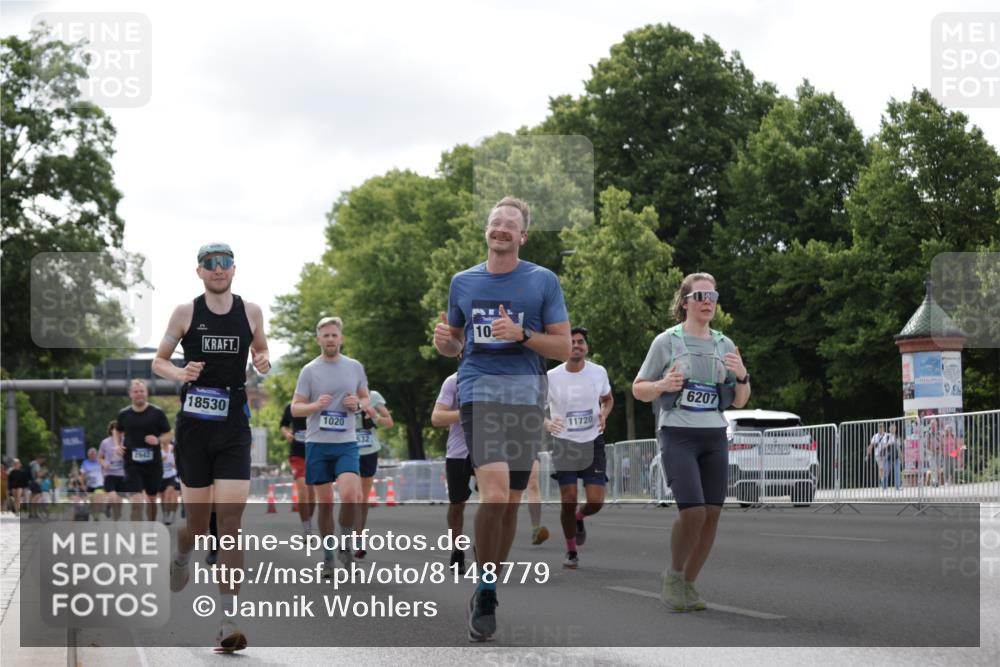 29.06.2025 - hella hamburg halbmarathon Jannik Wohlers http://msf.ph/oto/8148779 29.06.2025 10:12:27 Lombardsbrücke 1020, 1051, 1851, 1939, 2531, 2891, 2942, 4532, 5150, 6207, 7873, 7907, 8917, 10067, 10402, 11025, 11720, 12456, 14404, 14869, 15012, 15531, 16323, 16826, 16911, 17061, 17994, 18530 meine-sportfotos.de