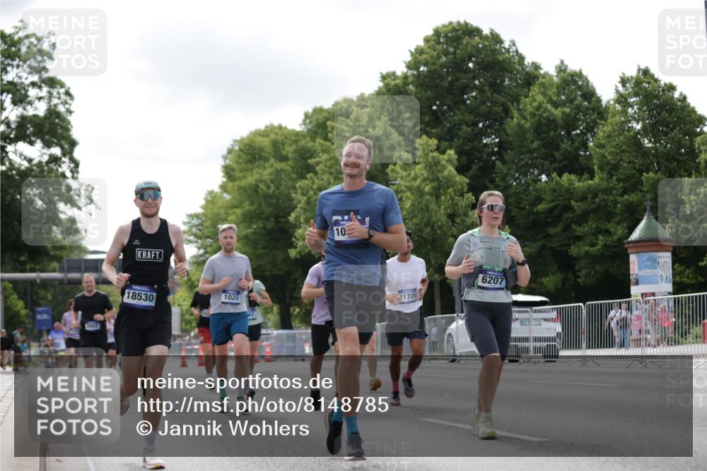 29.06.2025 - hella hamburg halbmarathon Jannik Wohlers http://msf.ph/oto/8148785 29.06.2025 10:12:27 Lombardsbrücke 1020, 1051, 1851, 1939, 2531, 2891, 2942, 4532, 5150, 6207, 7873, 7907, 8917, 10067, 10402, 11025, 11720, 12456, 14404, 14869, 15012, 15531, 16323, 16826, 16911, 17061, 17994, 18530 meine-sportfotos.de